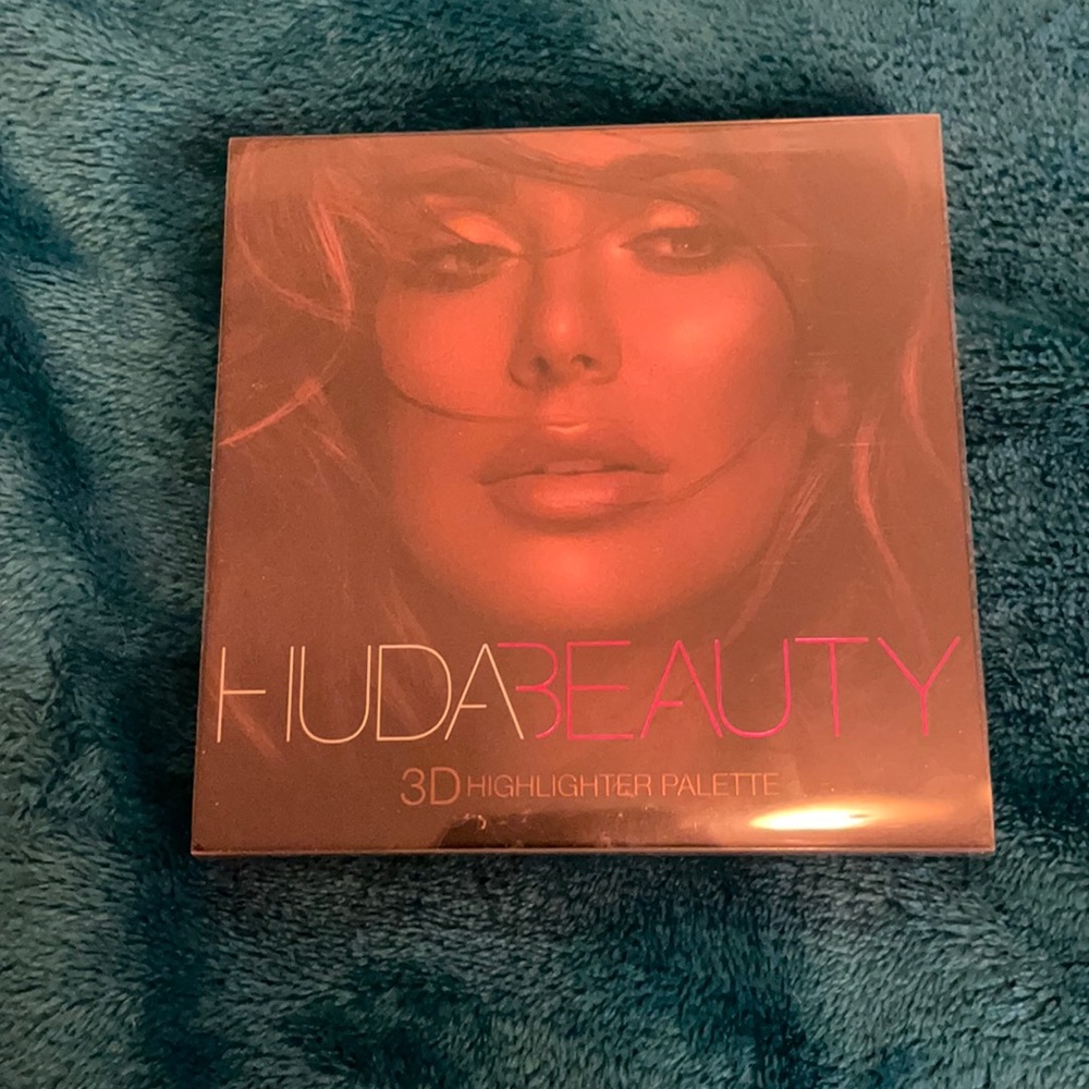 Huda Beauty 3D Highlighter Palette